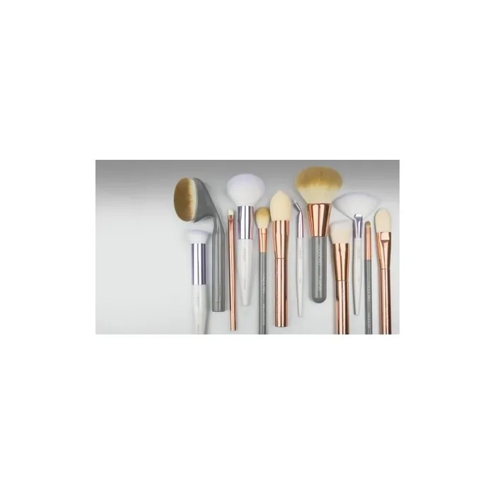 Chique Studio Small Eyeshadow Brush