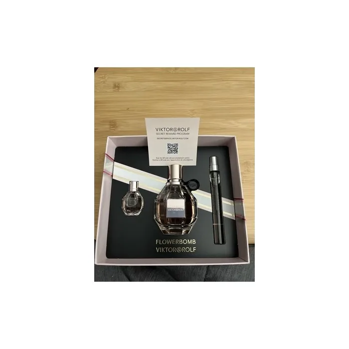 Viktor & Rolf Flowerbomb The Queen of My Heart 3 Piece Gift Set