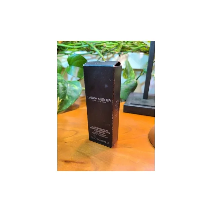 Laura Mercier Lumière Foundation 4W2 Chai