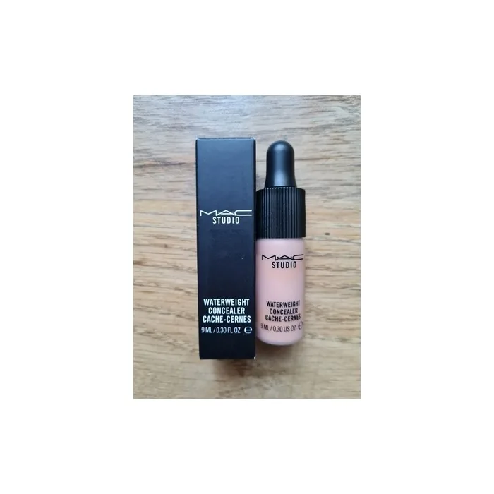 MAC Studio Waterweight Concealer NW30