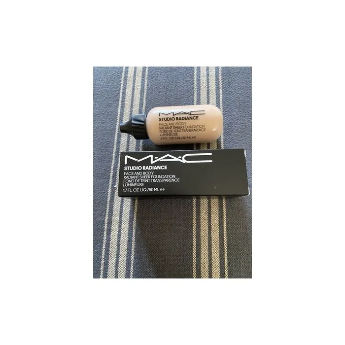 MAC Studio Radiance Face & Body Radiant Sheer Foundation 50ml N2